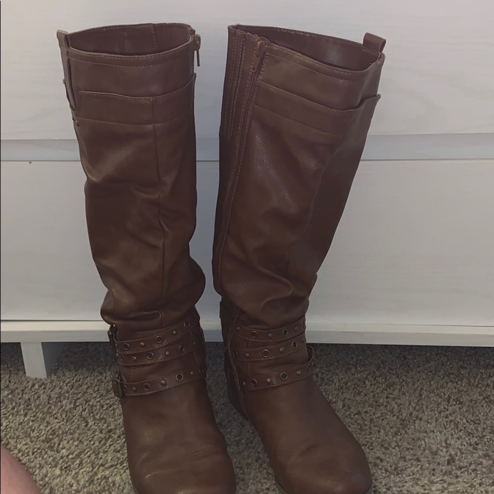 Knee high boots with small heel